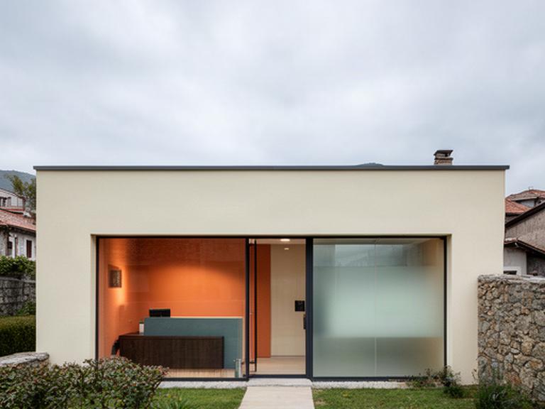 Entrada de un despacho de abogados cercano a la Autovía Cantabria-Meseta